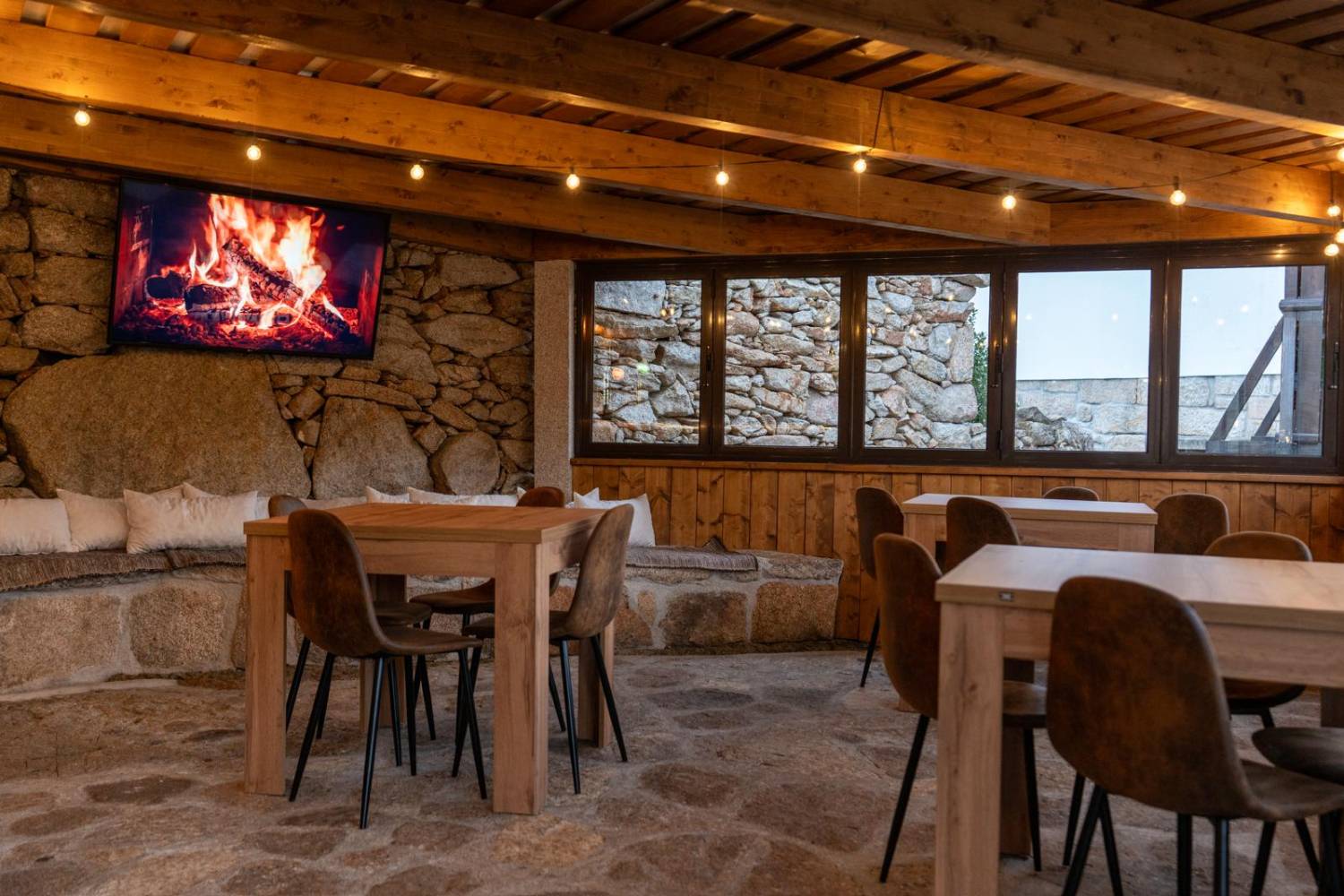 eira tapas bar sala interior